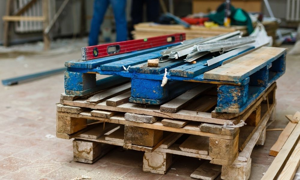 Building New Pallets versus Repairing Recycled Pallets