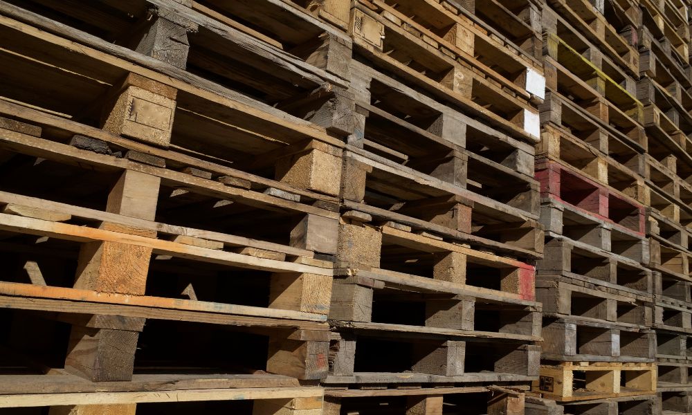 Which Type of Lumber Is Most Common for Wooden Pallets?