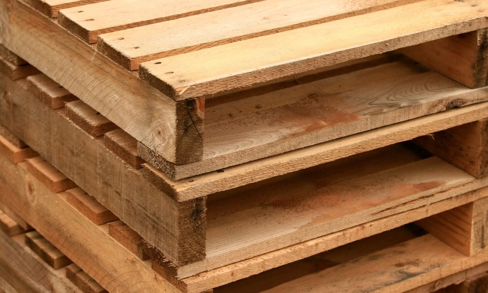 Wood vs. Plastic Pallets: An In-Depth Comparison