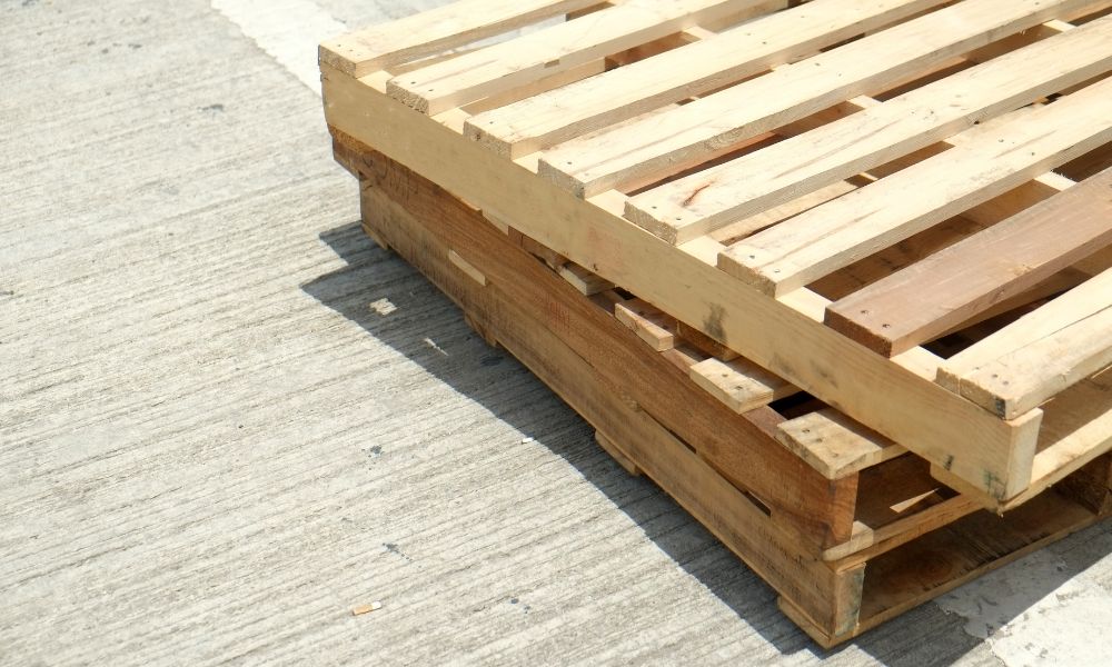 The Relationship Between Pallet Composition and Recycling