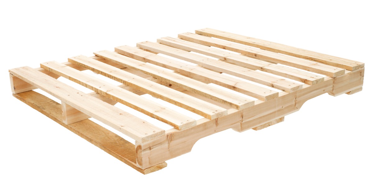 A wooden stringer pallet with visible side-entry notches and spaced deck boards sits against a white background.